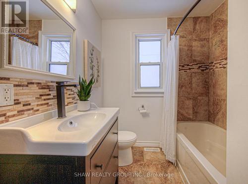 60 Dudhope Avenue, Cambridge, ON - Indoor Photo Showing Bathroom