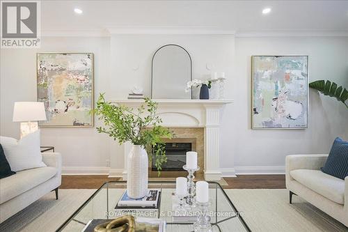 65 Chatsworth Drive, Toronto, ON - Indoor Photo Showing Living Room