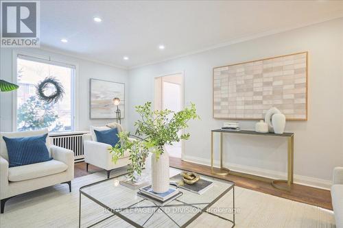 65 Chatsworth Drive, Toronto, ON - Indoor Photo Showing Living Room