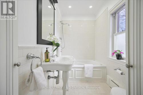 65 Chatsworth Drive, Toronto, ON - Indoor Photo Showing Bathroom