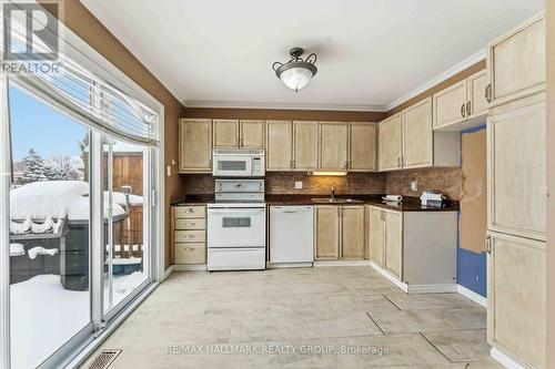 648 Brome Crescent, Ottawa, ON - Indoor Photo Showing Kitchen