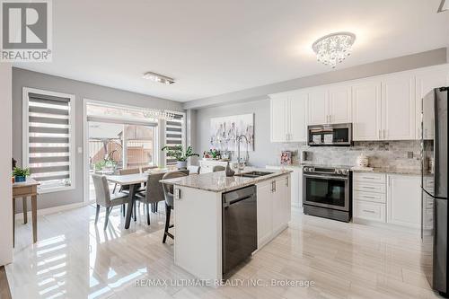 47 Lewis Avenue, Bradford West Gwillimbury, ON - Indoor Photo Showing Kitchen With Stainless Steel Kitchen With Double Sink With Upgraded Kitchen