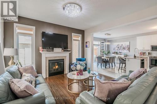 47 Lewis Avenue, Bradford West Gwillimbury, ON - Indoor Photo Showing Living Room With Fireplace