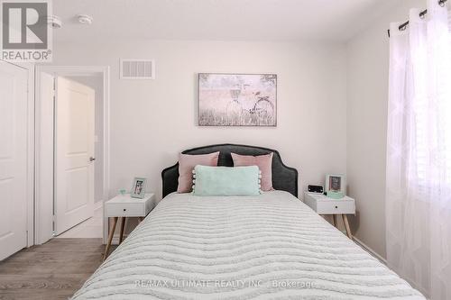47 Lewis Avenue, Bradford West Gwillimbury, ON - Indoor Photo Showing Bedroom