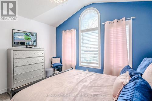 47 Lewis Avenue, Bradford West Gwillimbury, ON - Indoor Photo Showing Bedroom