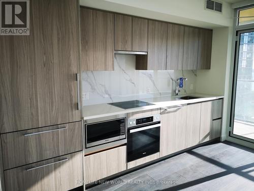 1609 - 3 Concord Cityplace Way, Toronto, ON - Indoor Photo Showing Kitchen