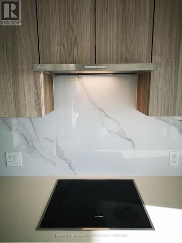 1609 - 3 Concord Cityplace Way, Toronto, ON - Indoor Photo Showing Kitchen