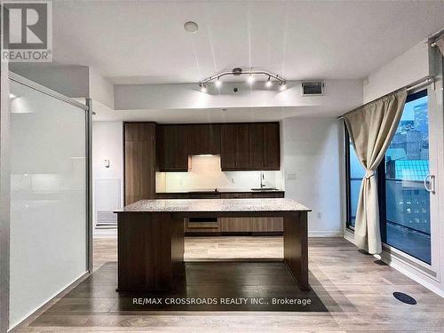 1007 - 426 University Avenue, Toronto, ON - Indoor Photo Showing Kitchen