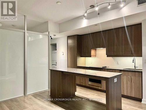 1007 - 426 University Avenue, Toronto, ON - Indoor Photo Showing Kitchen