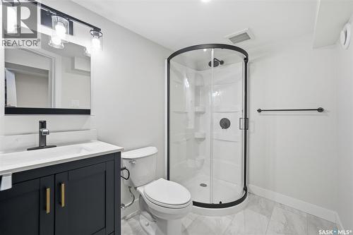 622 31St Street W, Saskatoon, SK - Indoor Photo Showing Bathroom