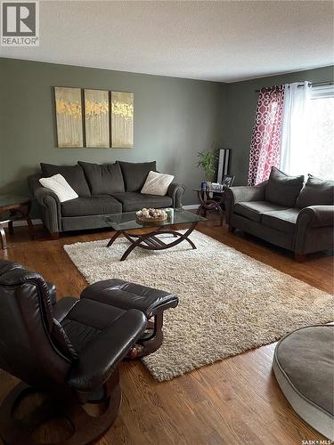 5 Cardinal Bay, Yorkton, SK - Indoor Photo Showing Living Room
