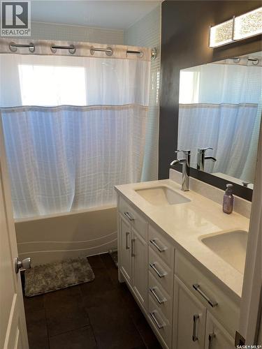 5 Cardinal Bay, Yorkton, SK - Indoor Photo Showing Bathroom