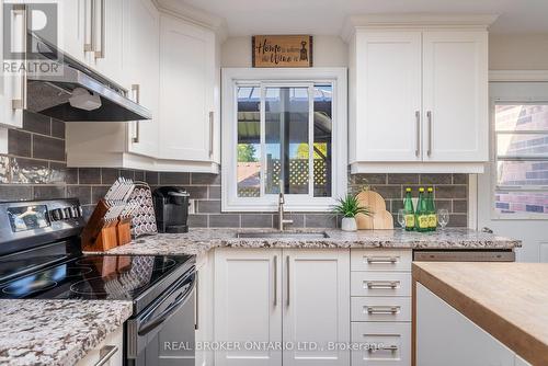 118 Patterson Street N, New Tecumseth, ON - Indoor Photo Showing Kitchen With Upgraded Kitchen