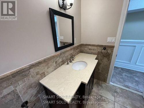 1575 Corkstone Glade, Mississauga, ON - Indoor Photo Showing Bathroom