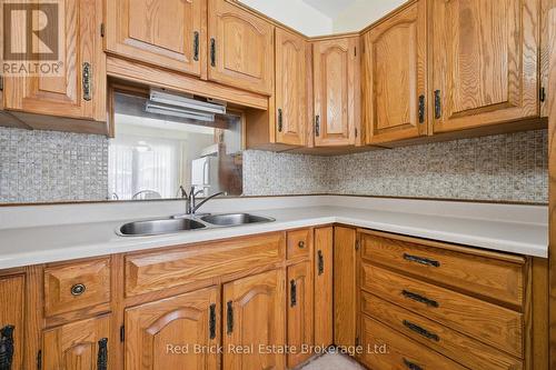 32 Algoma Drive S, Guelph (General Hospital), ON - Indoor Photo Showing Kitchen With Double Sink