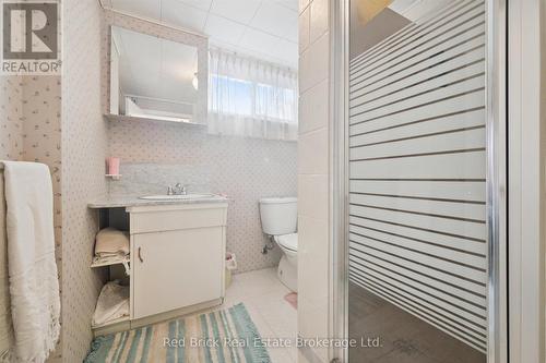 32 Algoma Drive S, Guelph (General Hospital), ON - Indoor Photo Showing Bathroom