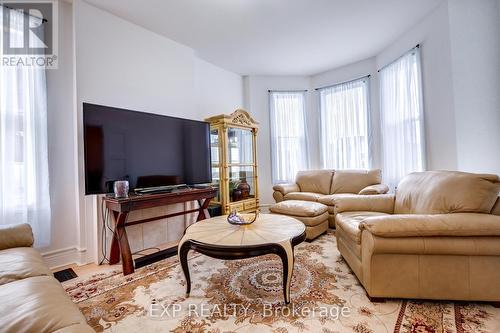 853 Simcoe Street S, Oshawa, ON - Indoor Photo Showing Living Room