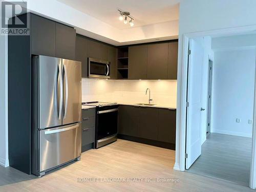 2001 - 25 Holly Street, Toronto, ON - Indoor Photo Showing Kitchen With Upgraded Kitchen