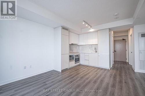 4105 - 28 Interchange Way, Vaughan, ON - Indoor Photo Showing Kitchen
