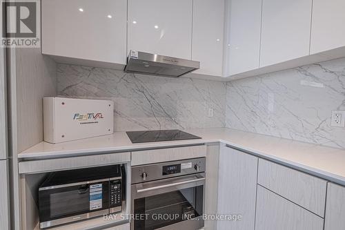 4105 - 28 Interchange Way, Vaughan, ON - Indoor Photo Showing Kitchen