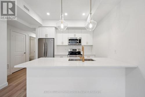 137 - 824 Woolwich Street, Guelph (Riverside Park), ON - Indoor Photo Showing Kitchen With Upgraded Kitchen