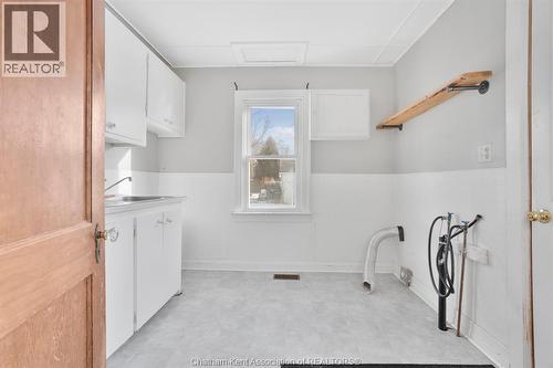 8554 Middle Line, Charing Cross, ON - Indoor Photo Showing Laundry Room