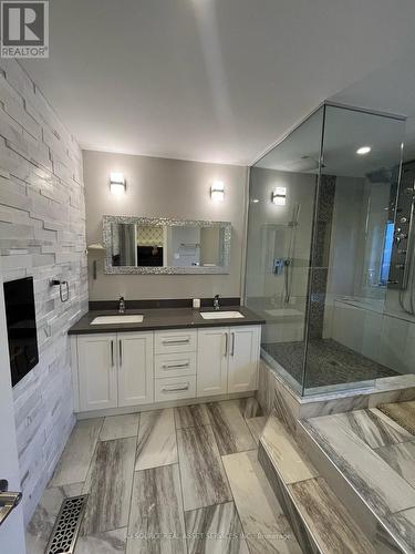 Upper - 419 Seneca Court, Newmarket, ON - Indoor Photo Showing Bathroom