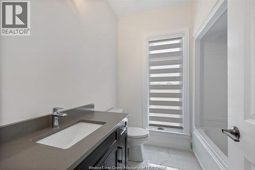 510 Veneto Street, Lakeshore, ON - Indoor Photo Showing Bathroom