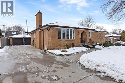 2733 MCKAY AVENUE  Windsor, ON N9E 2P7