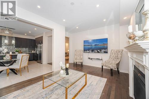 52 Blackberry Valley Crescent, Caledon, ON - Indoor Photo Showing Living Room
