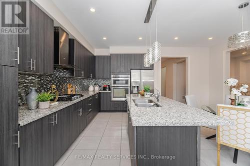 52 Blackberry Valley Crescent, Caledon, ON - Indoor Photo Showing Kitchen With Double Sink With Upgraded Kitchen