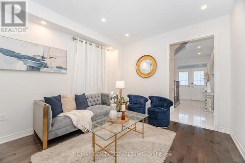 52 Blackberry Valley Crescent, Caledon, ON - Indoor Photo Showing Living Room