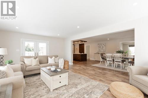 5229 Wales Crescent, Malahide (Copenhagen), ON - Indoor Photo Showing Living Room