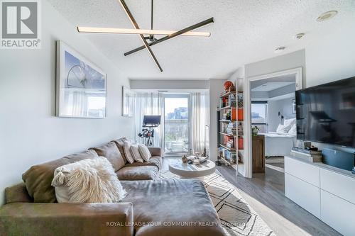 612 - 125 Western Battery Road, Toronto, ON - Indoor Photo Showing Living Room