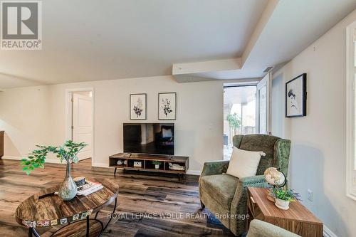 403 - 778 Laurelwood Drive, Waterloo, ON - Indoor Photo Showing Living Room