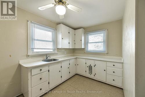 95 Westmount Drive N, Orillia, ON - Indoor Photo Showing Kitchen