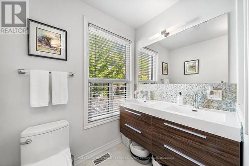 25 Bishop Street, Toronto, ON - Indoor Photo Showing Bathroom