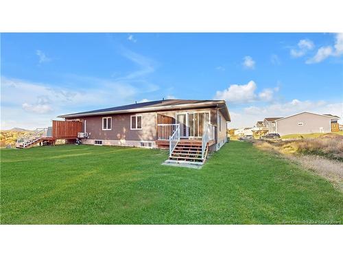 18 Elmwood Dr, Hampton, NB 