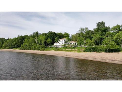 8 Tennis Court Rd, Rothesay, NB 