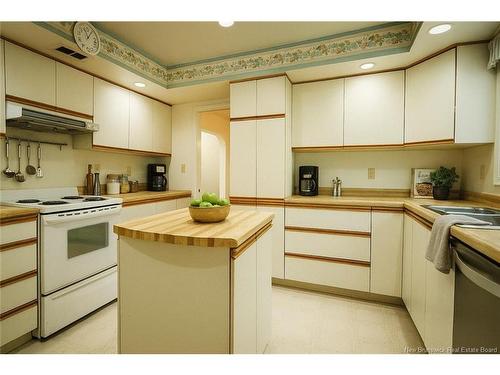 8 Tennis Court Rd, Rothesay, NB 