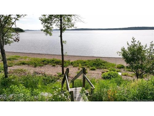 8 Tennis Court Rd, Rothesay, NB 