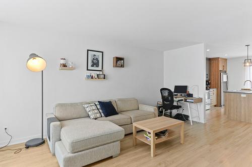 Living room - 11 Rue Des Plaisanciers, Saint-Louis-De-Gonzague, QC - Indoor Photo Showing Living Room