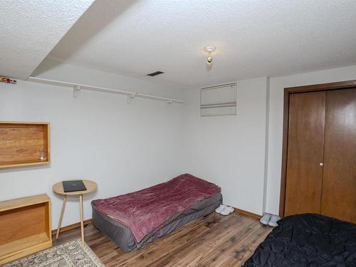 807 Superior Avenue, Thunder  Bay, ON - Indoor Photo Showing Bedroom