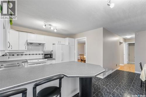 311 Habkirk Drive, Regina, SK - Indoor Photo Showing Kitchen With Double Sink