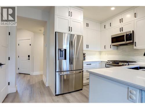 1999 15 Avenue Unit# 14, Vernon, BC - Indoor Photo Showing Kitchen With Upgraded Kitchen