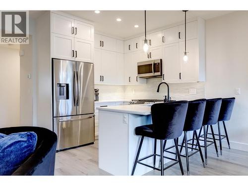 1999 15 Avenue Unit# 14, Vernon, BC - Indoor Photo Showing Kitchen With Upgraded Kitchen