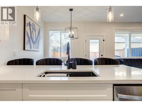 1999 15 Avenue Unit# 14, Vernon, BC - Indoor Photo Showing Kitchen