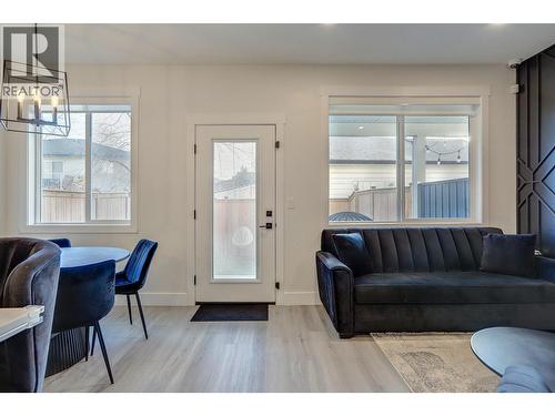 1999 15 Avenue Unit# 14, Vernon, BC - Indoor Photo Showing Living Room