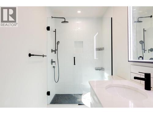 1999 15 Avenue Unit# 14, Vernon, BC - Indoor Photo Showing Bathroom