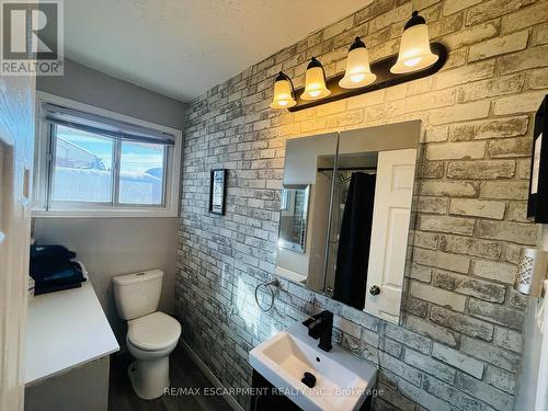 22 Gildea Street, Hamilton, ON - Indoor Photo Showing Bathroom